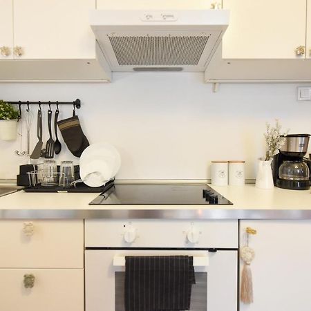Love.Travel.Explore ♥️Apt W/ Balcony In Old Town Apartman Bukarest Kültér fotó