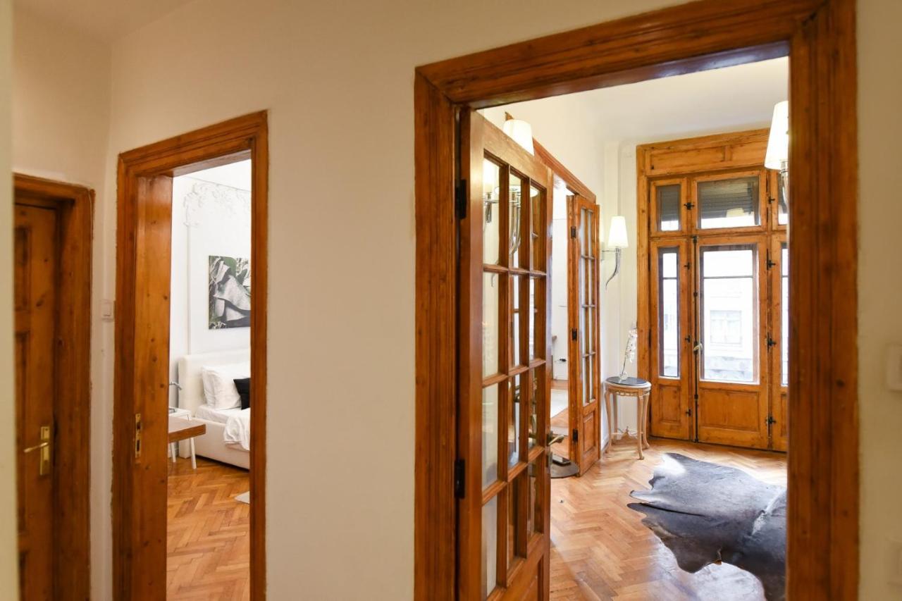 Love.Travel.Explore ♥️Apt W/ Balcony In Old Town Apartman Bukarest Kültér fotó