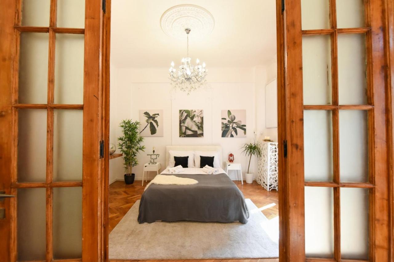 Love.Travel.Explore ♥️Apt W/ Balcony In Old Town Apartman Bukarest Kültér fotó
