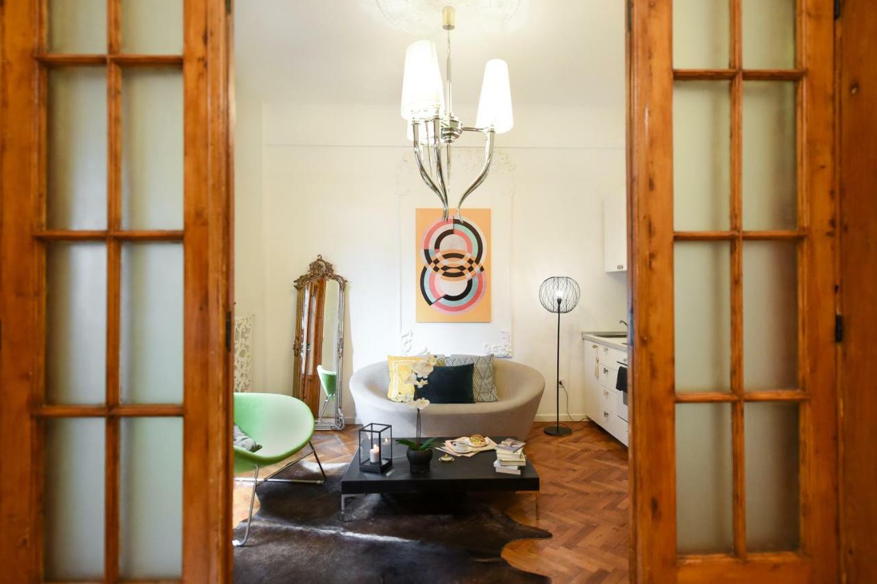 Love.Travel.Explore ♥️Apt W/ Balcony In Old Town Apartman Bukarest Kültér fotó